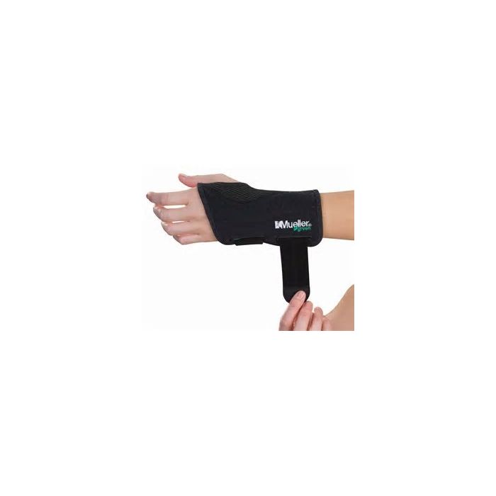 Mueller Green Fitted Wrist Brace